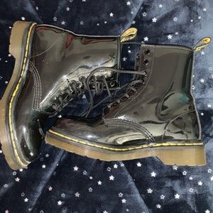 1460 DR MARTENS BOOTS